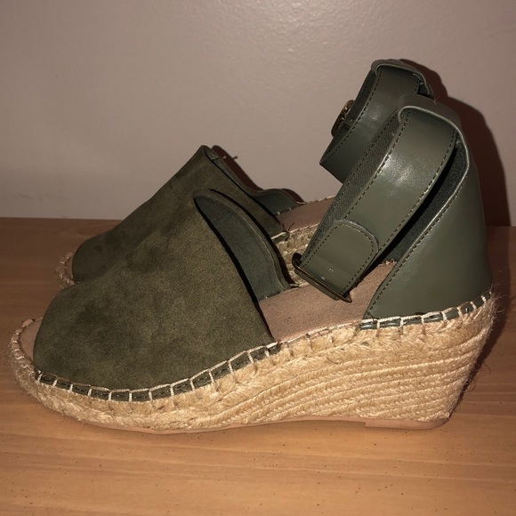 Gap Dark Green Faux Suede Wedges 💚 - Picture 2 of 5